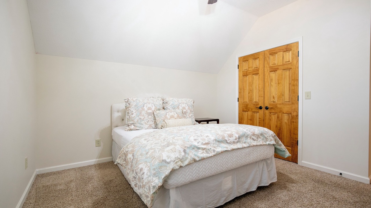 Photo of Bedroom in Lafayette County