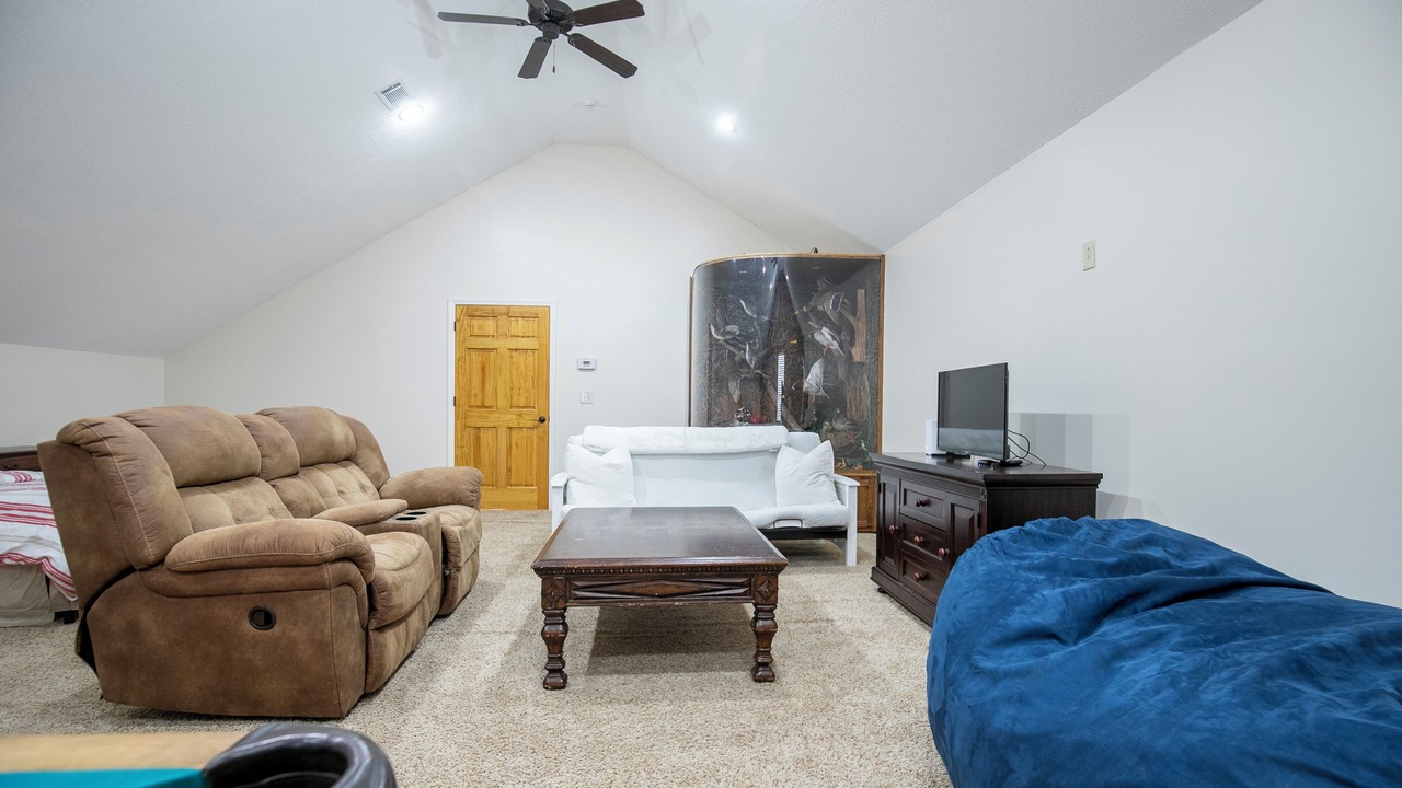 Photo of Livingroom in Lafayette County