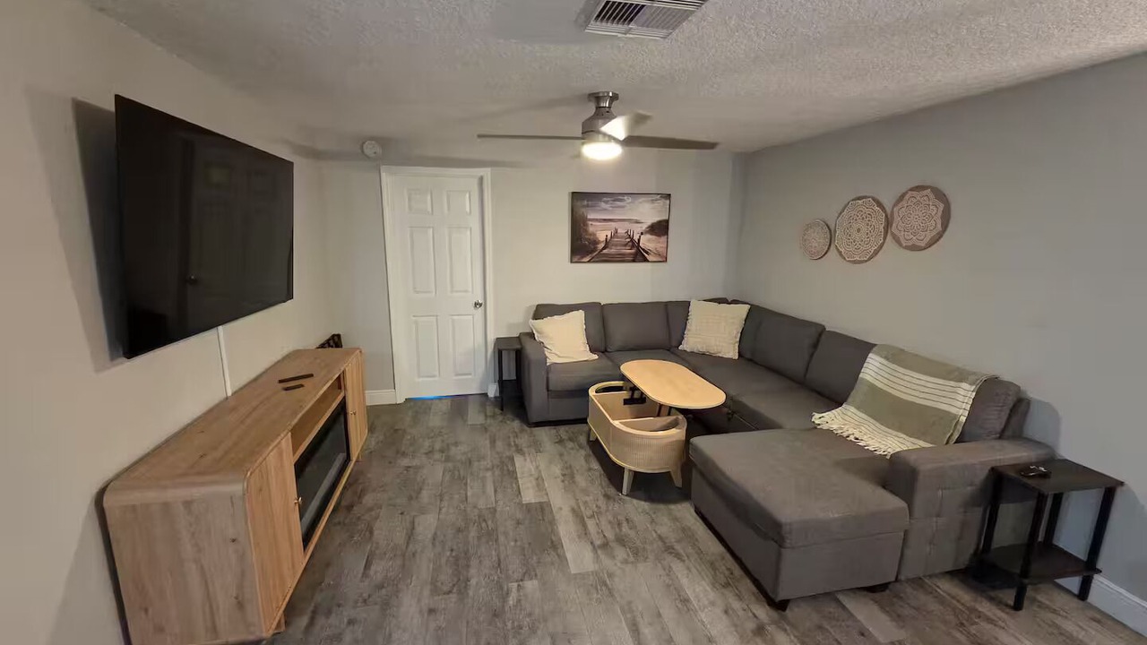 Photo of Livingroom in Beacon Square