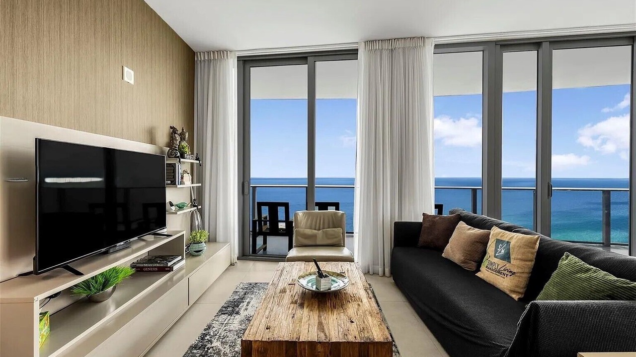 Photo of Livingroom in Hollywood South Central Beach