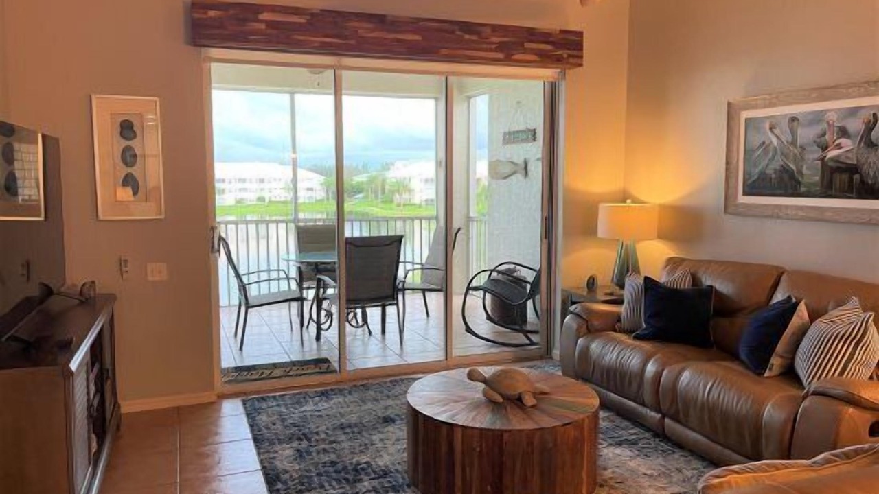 Photo of Livingroom in Tropical Cove