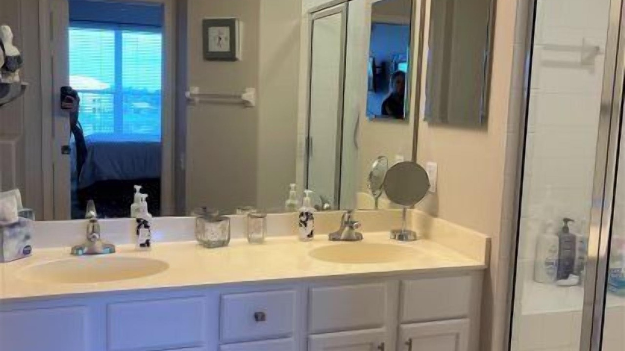 Photo of Bathroom in Tropical Cove