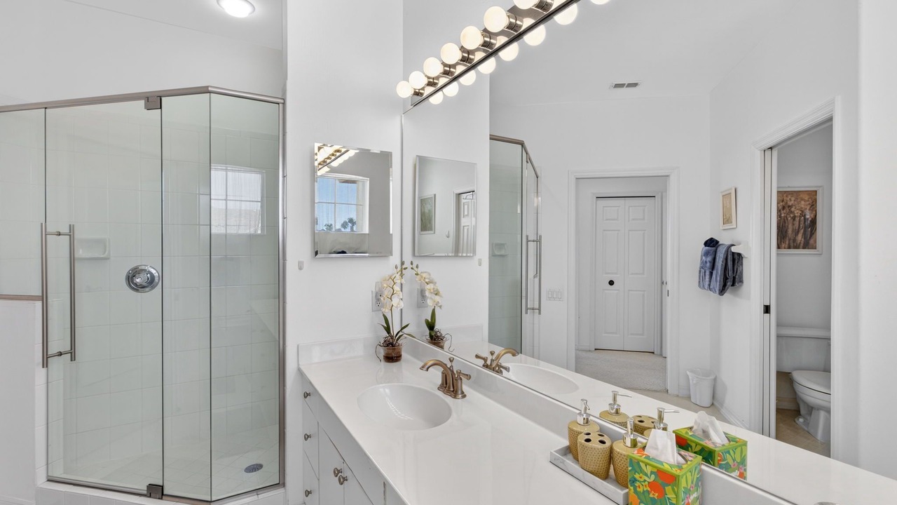 Photo of Bathroom in Tropical Cove