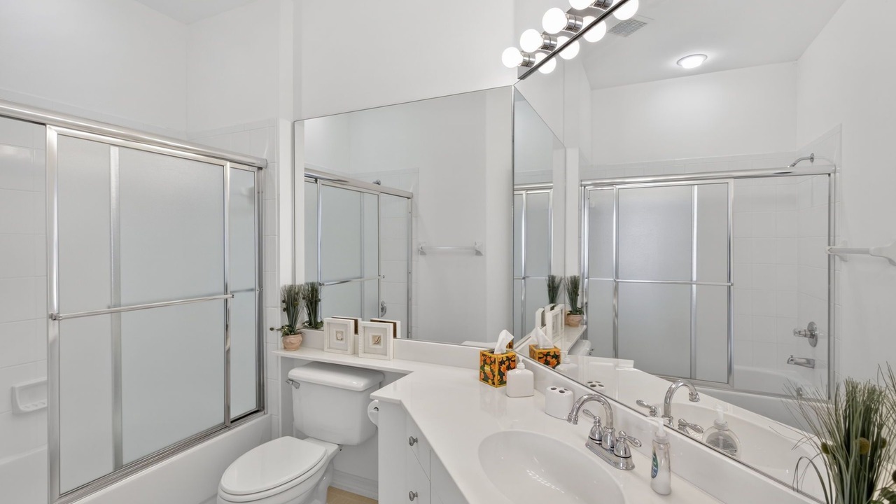 Photo of Bathroom in Tropical Cove