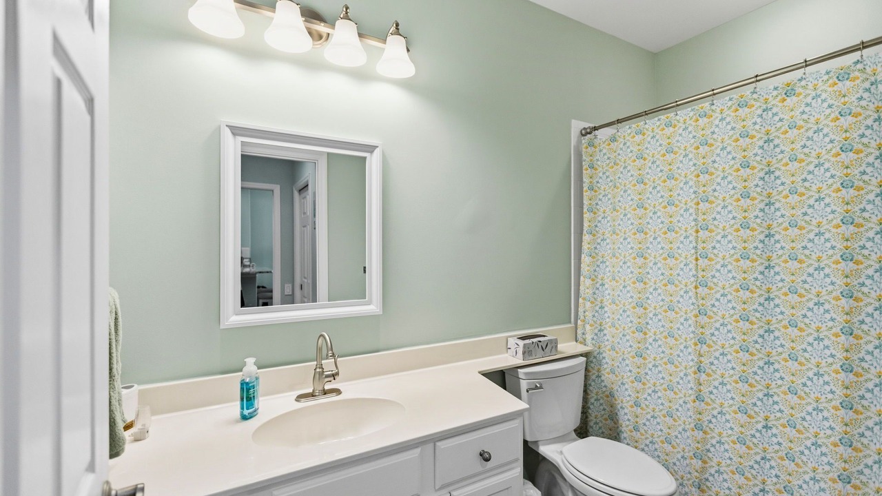Photo of Bathroom in Tropical Cove
