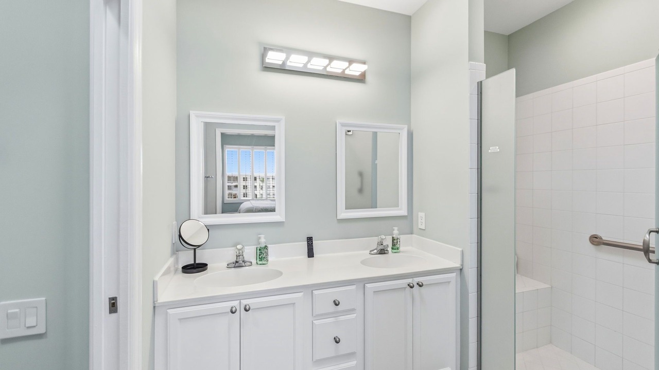 Photo of Bathroom in Tropical Cove