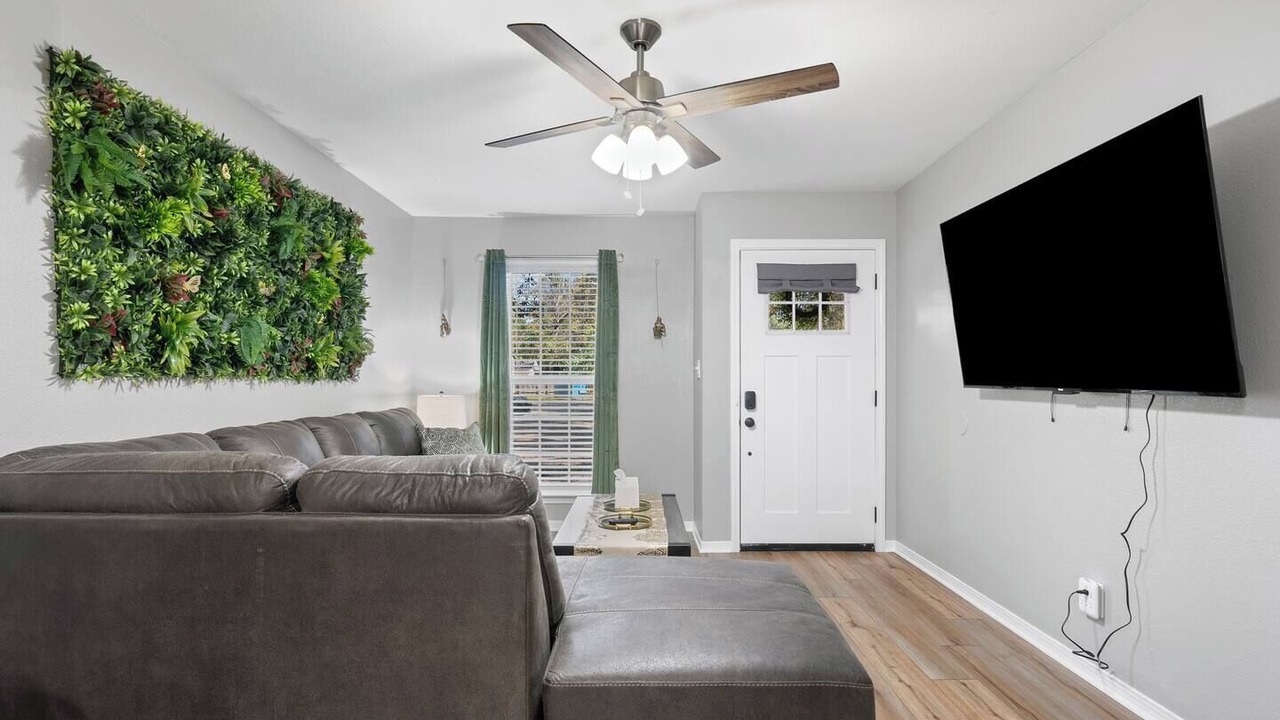Photo of Livingroom in Northeast Pensacola