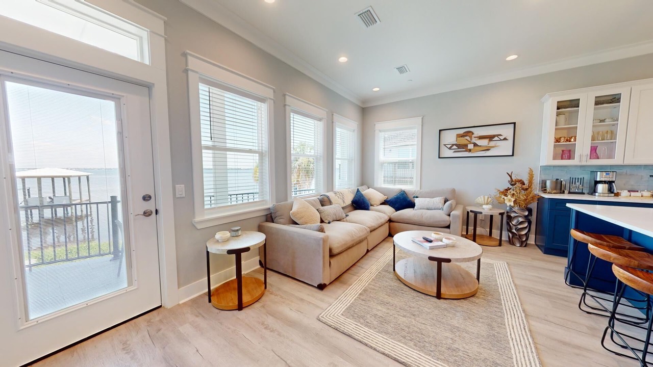 Photo of Livingroom in Thomas Drive