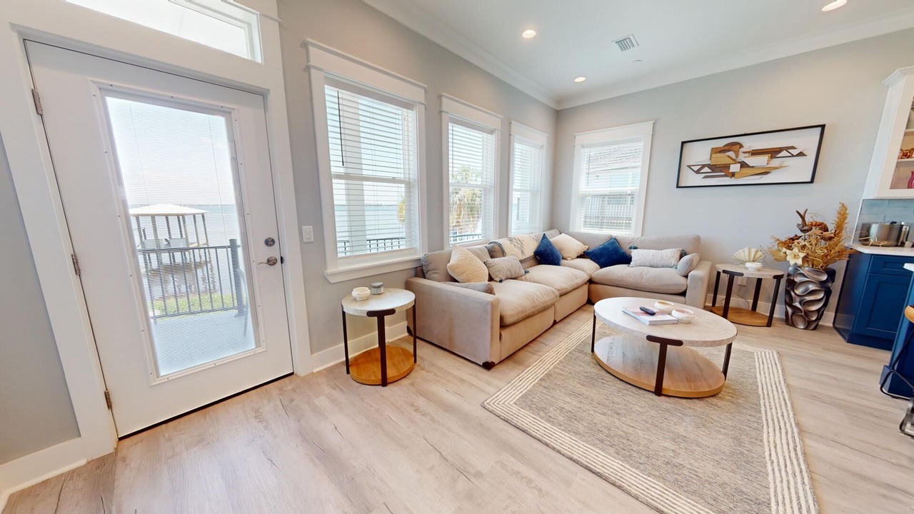 Photo of Livingroom in Thomas Drive