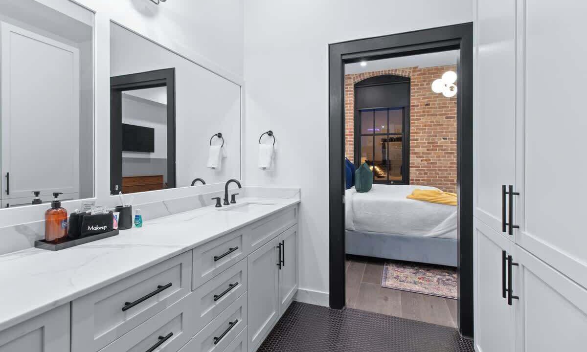 Photo of Bathroom in Central Business District