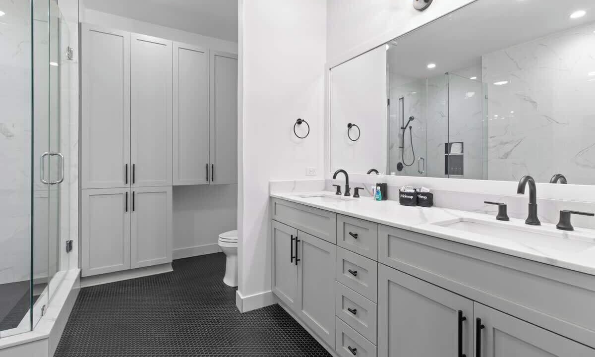 Photo of Bathroom in Central Business District