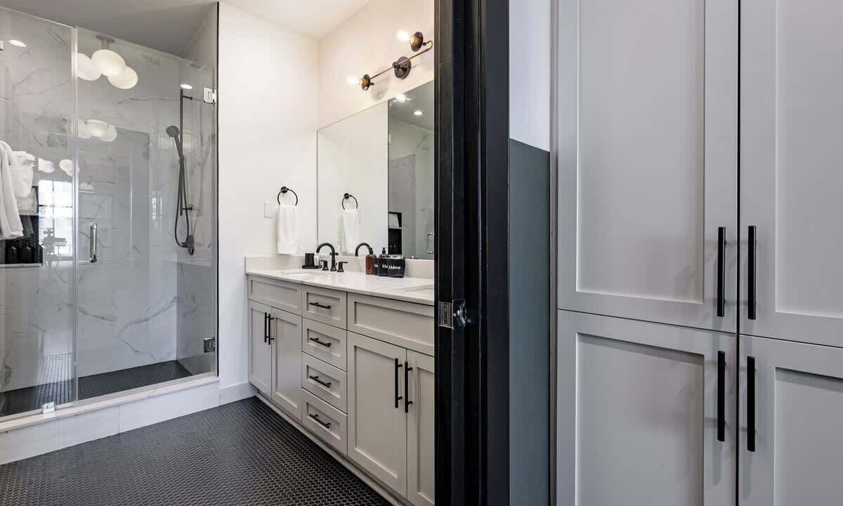 Photo of Bathroom in Central Business District