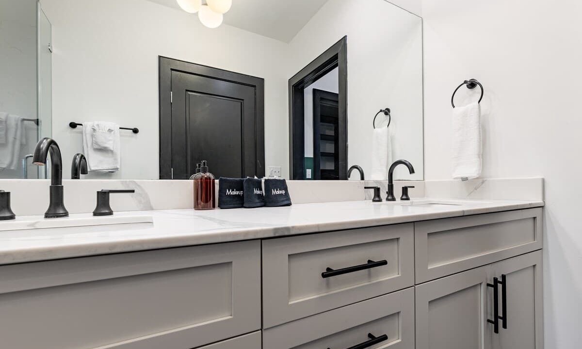 Photo of Bathroom in Central Business District