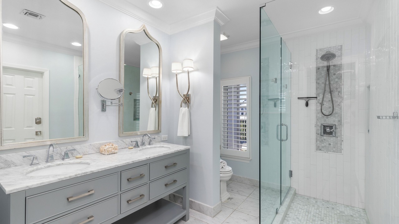 Photo of Bathroom in Dune Allen Beach