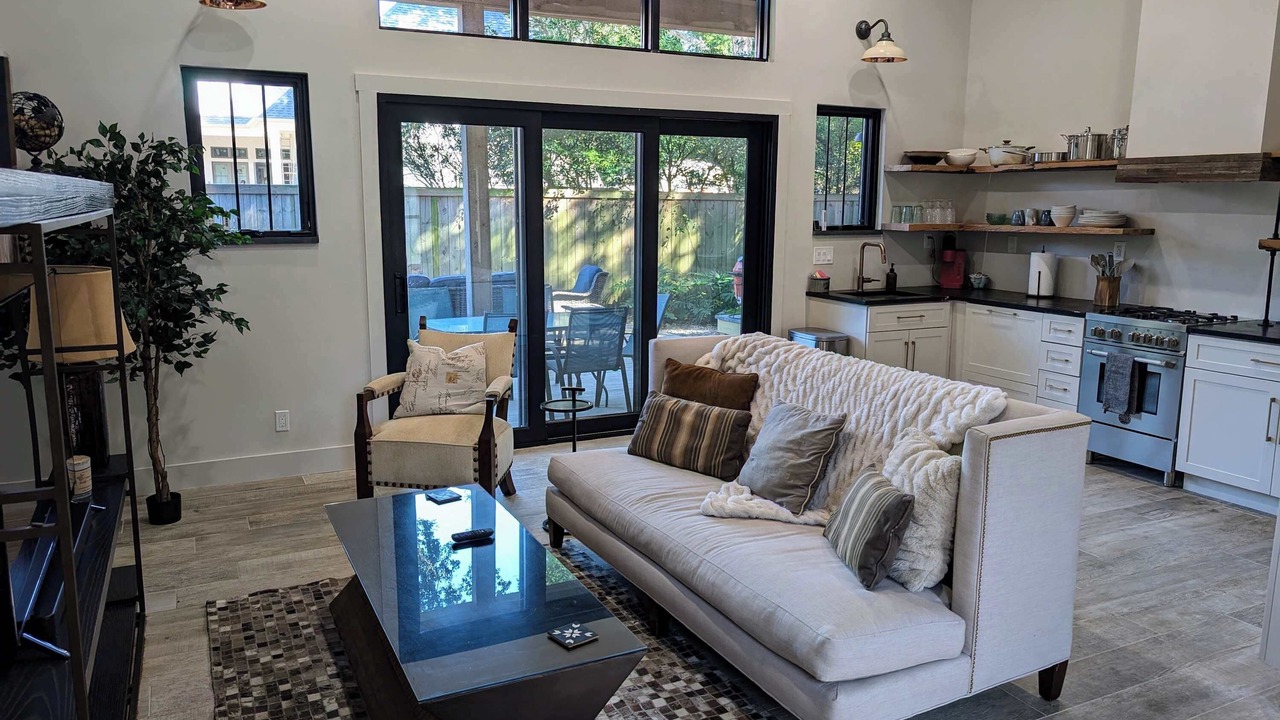 Photo of Livingroom in East Hill
