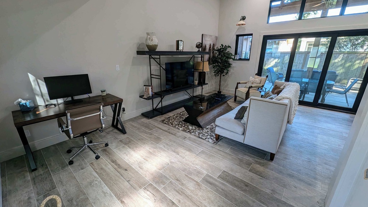 Photo of Livingroom in East Hill