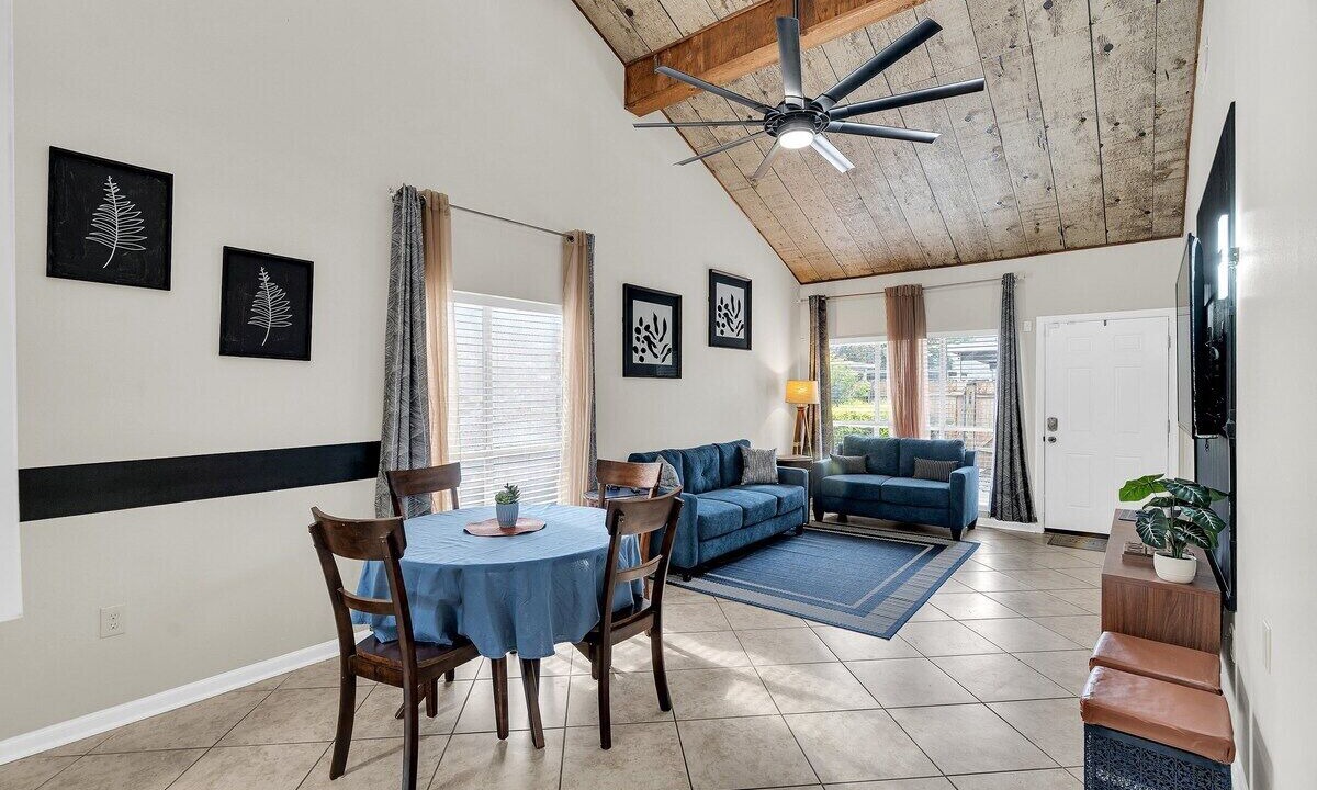 Photo of Livingroom in Highlands - Perkins