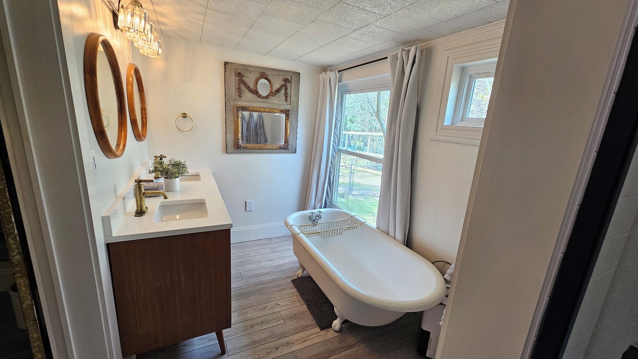Photo of Bathroom in De Funiak Springs