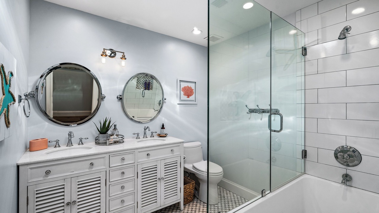 Photo of Bathroom in Juno Beach