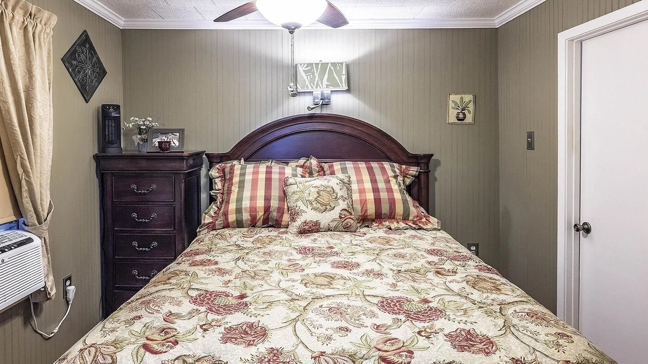 Photo of Bedroom in Chauvin