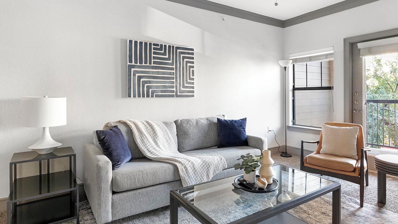 Photo of Livingroom in Northeast Carrollton