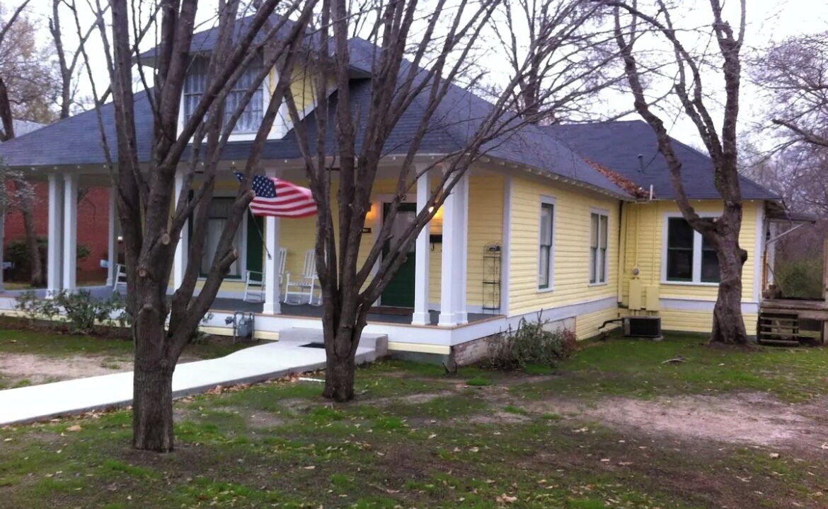 Photo of Outdoor in Mineola