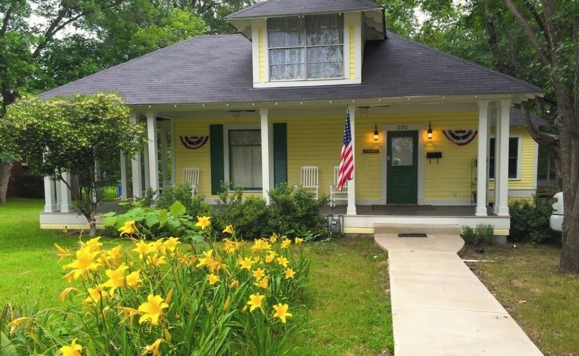 Photo of Outdoor in Mineola