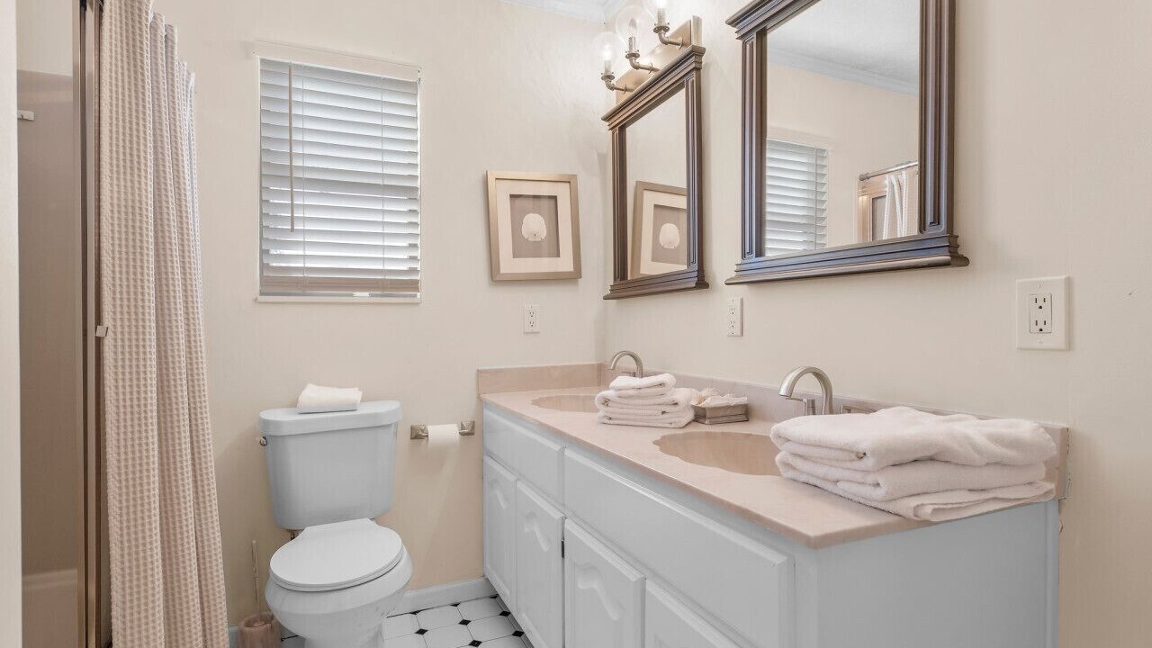 Photo of Bathroom in Silver Sands
