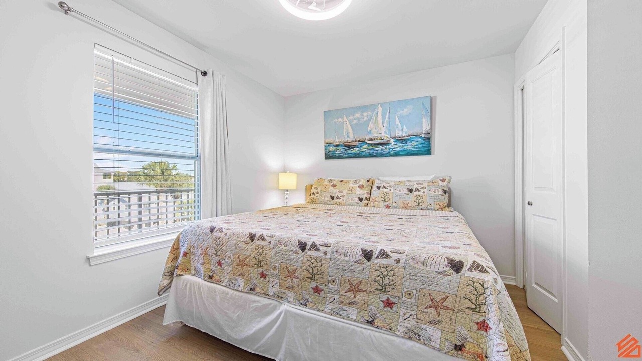 Photo of Bedroom in Crystal Beach