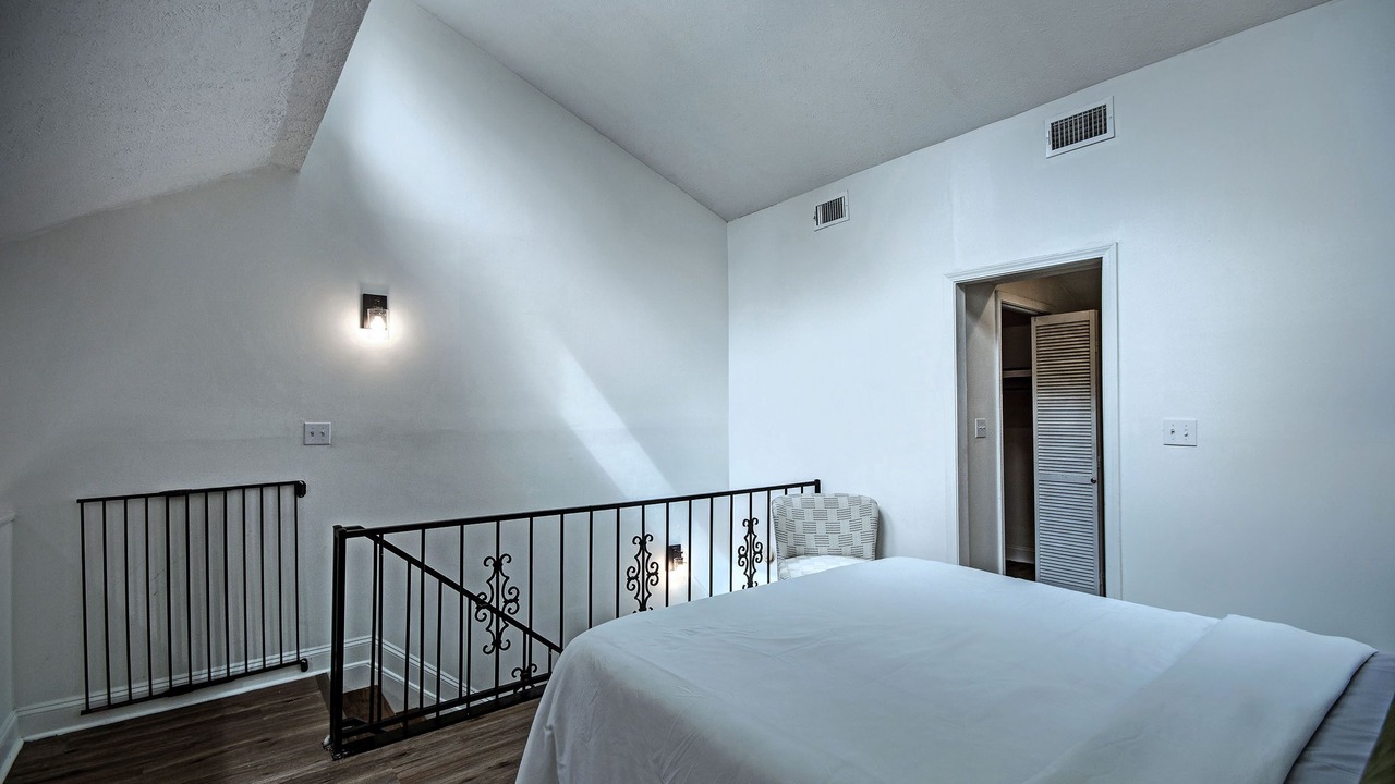 Photo of Bedroom in Fondren