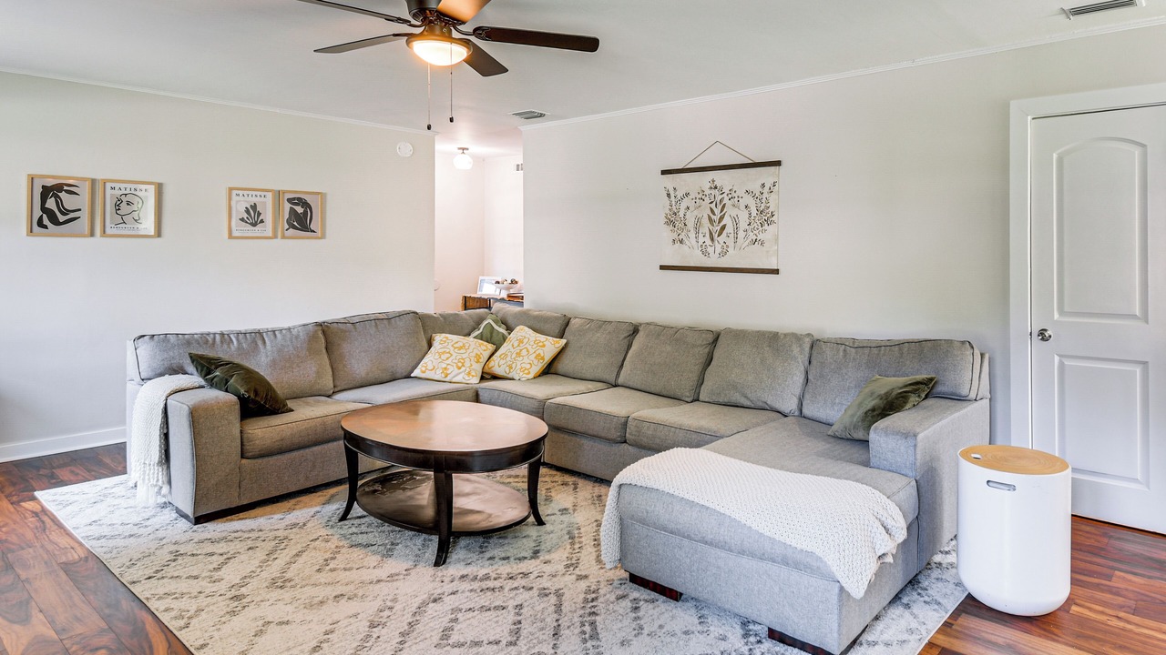 Photo of Livingroom in Daphne