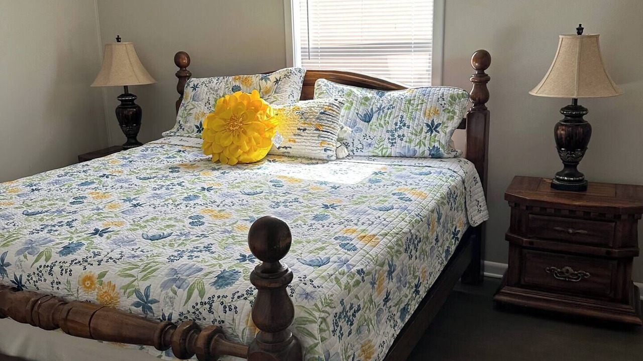 Photo of Bedroom in Sulphur