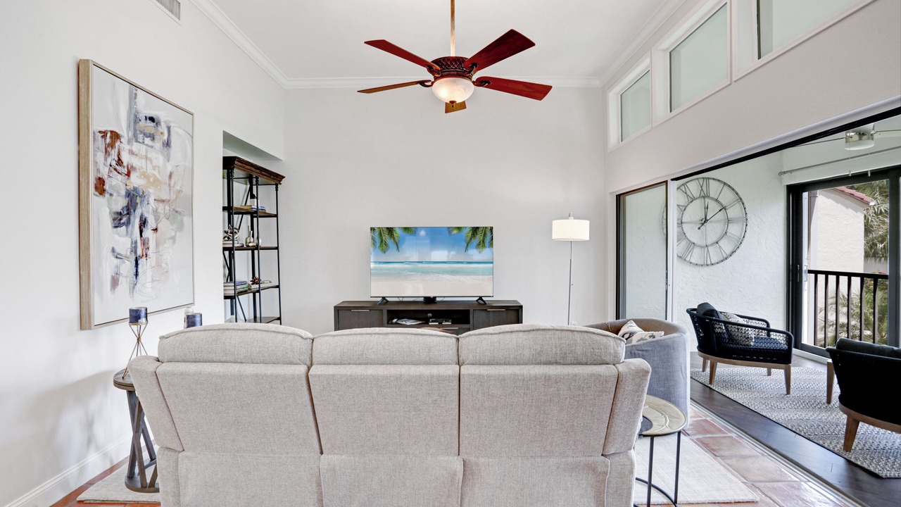 Photo of Livingroom in Pelican Bay