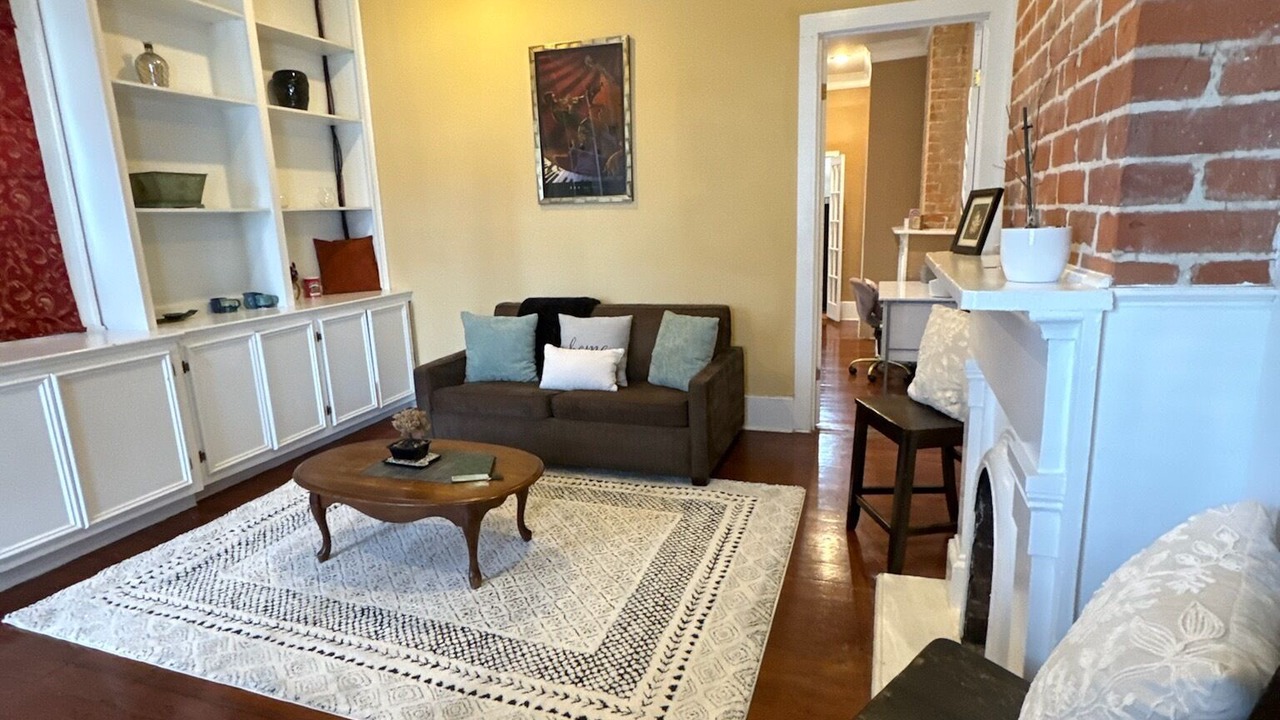 Photo of Livingroom in East Riverside