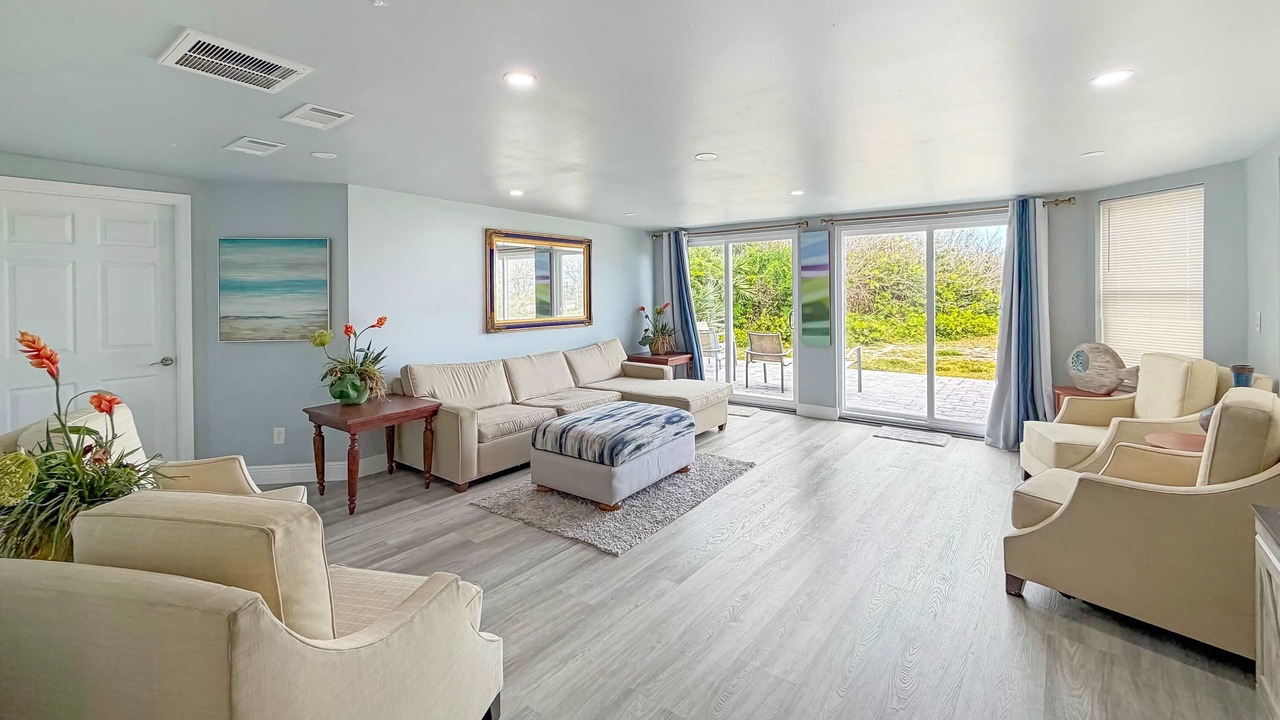 Photo of Livingroom in Floridana Beach