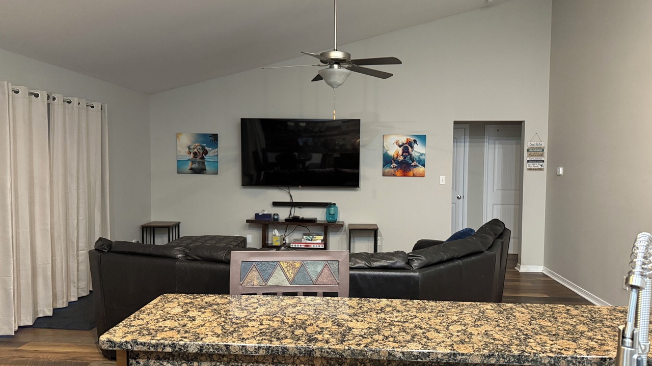Photo of Livingroom in Lillian