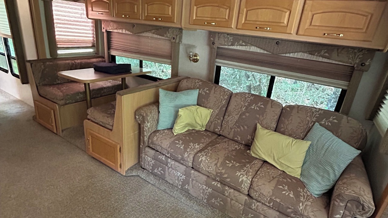 Photo of Livingroom in Petal