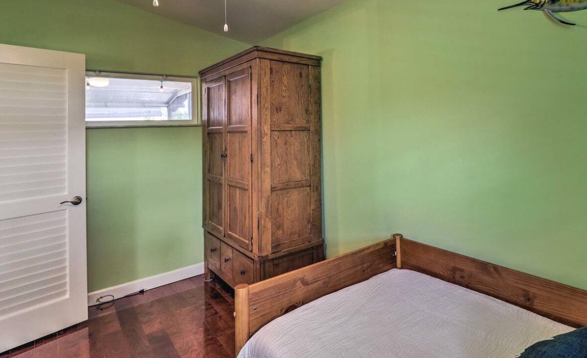 Photo of Bedroom in Breezeswept Beach Estates