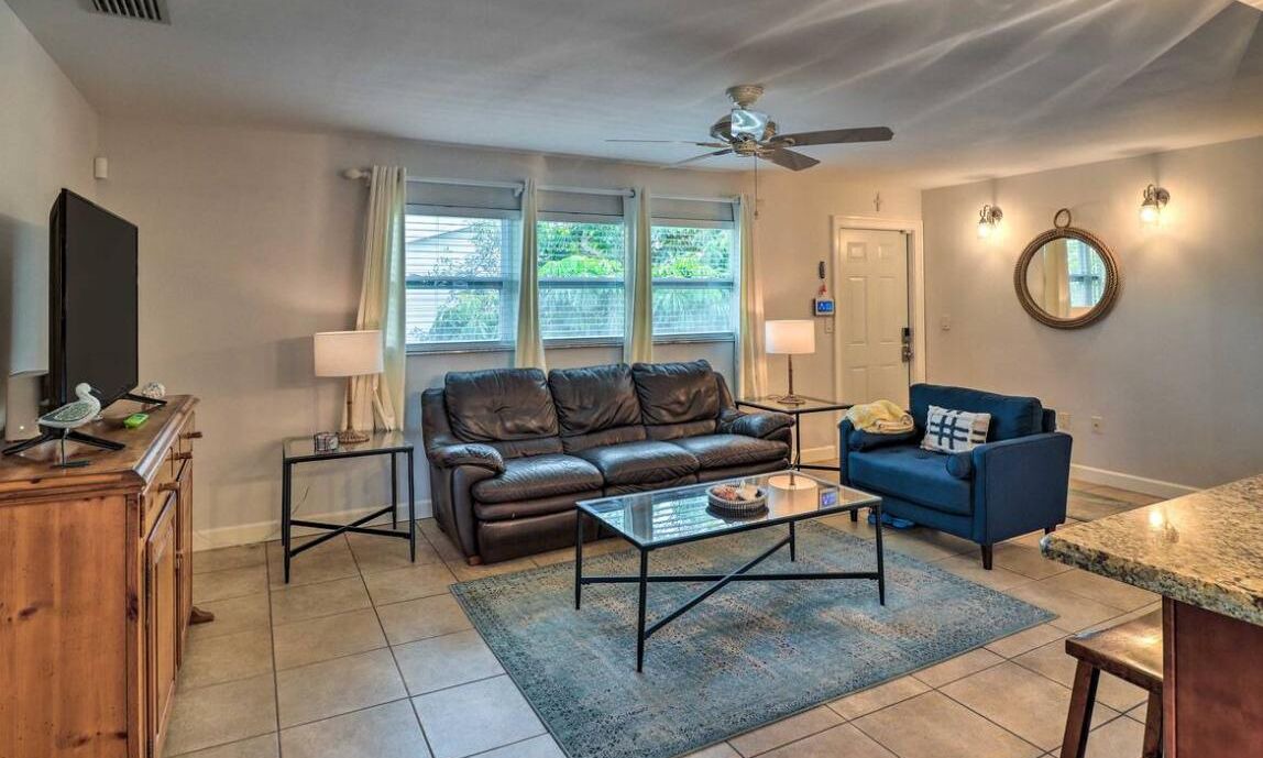 Photo of Livingroom in Breezeswept Beach Estates