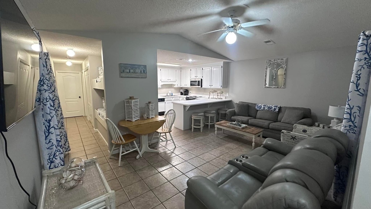 Photo of Livingroom in Summer Breeze