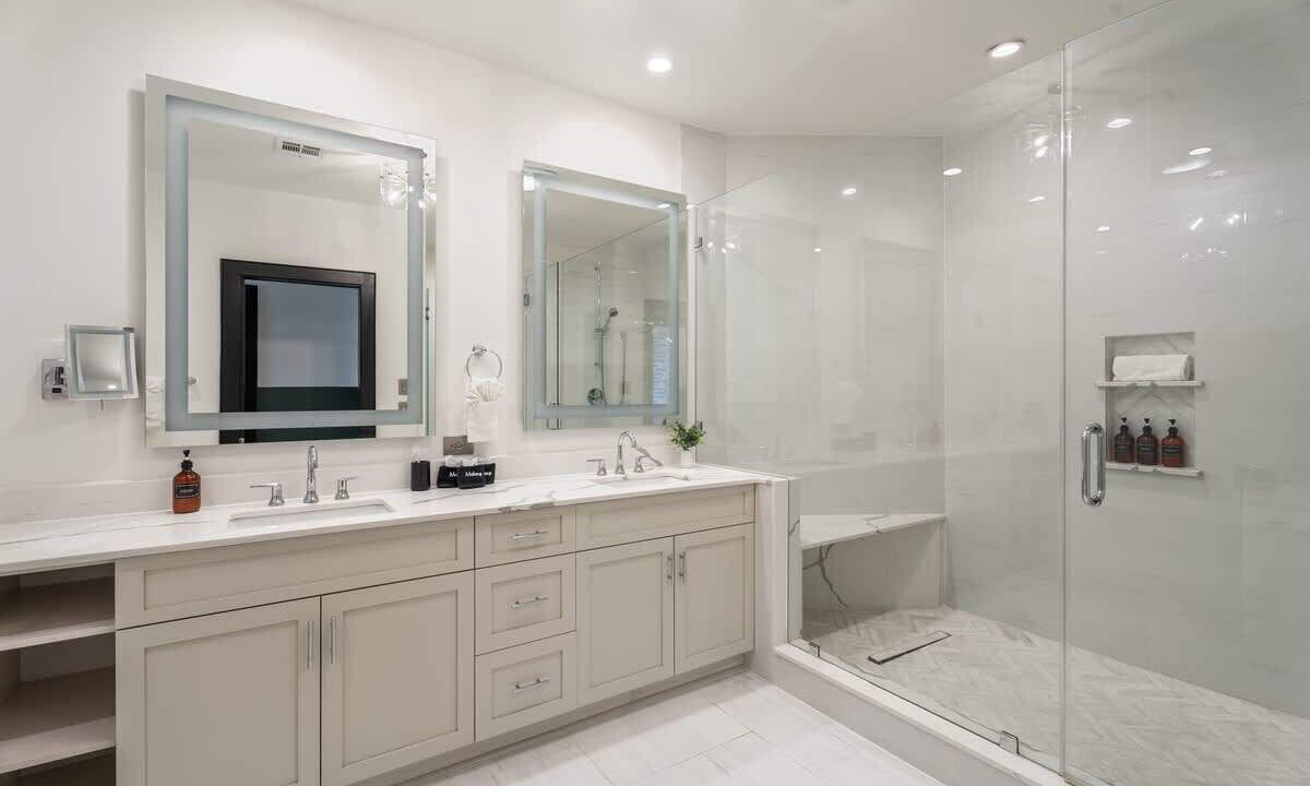 Photo of Bathroom in Central Business District