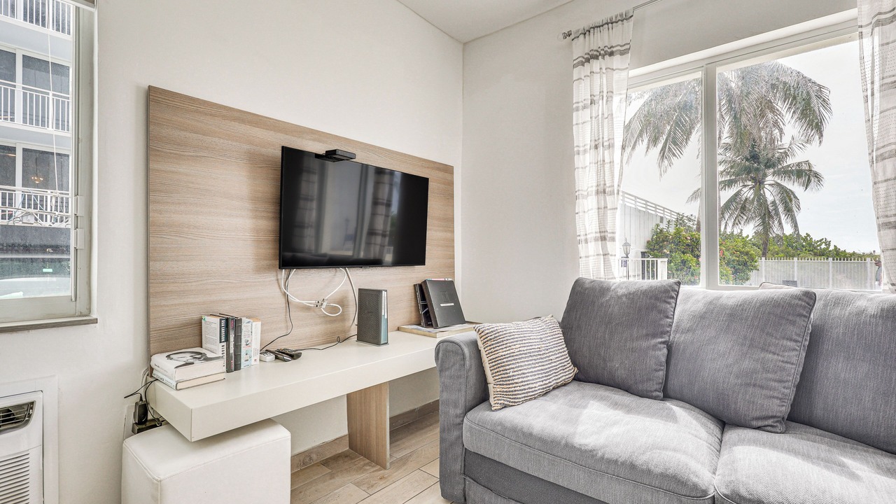 Photo of Livingroom in South of Fifth