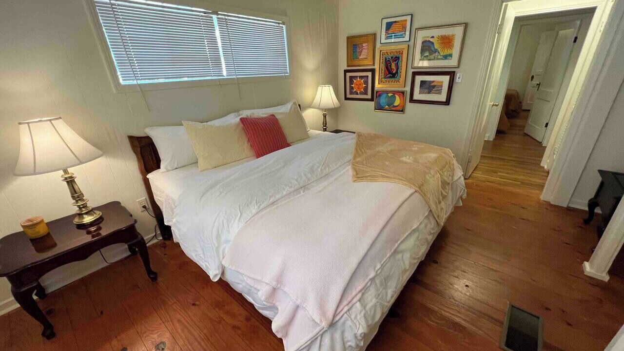 Photo of Bedroom in Fondren