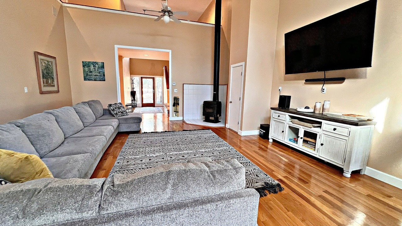 Photo of Livingroom in Daphne