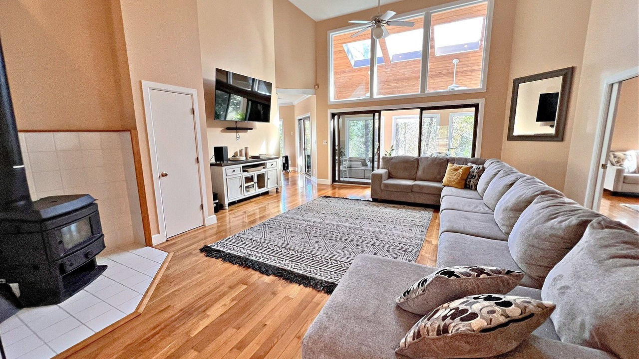 Photo of Livingroom in Daphne