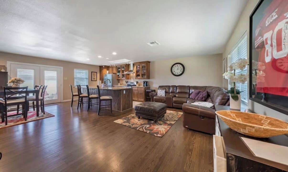 Photo of Livingroom in Farmers Branch