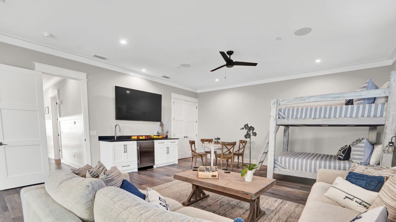 Photo of Livingroom in Bid-a-wee Beach