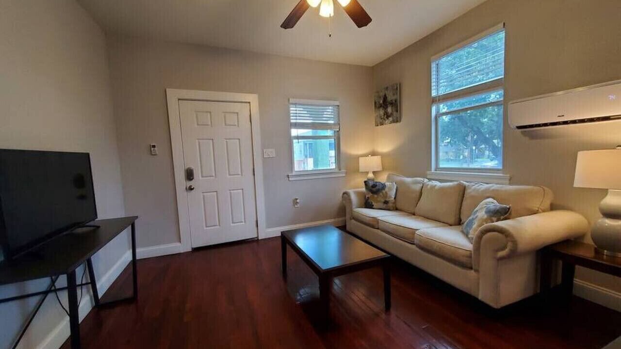 Photo of Livingroom in Holy Cross District