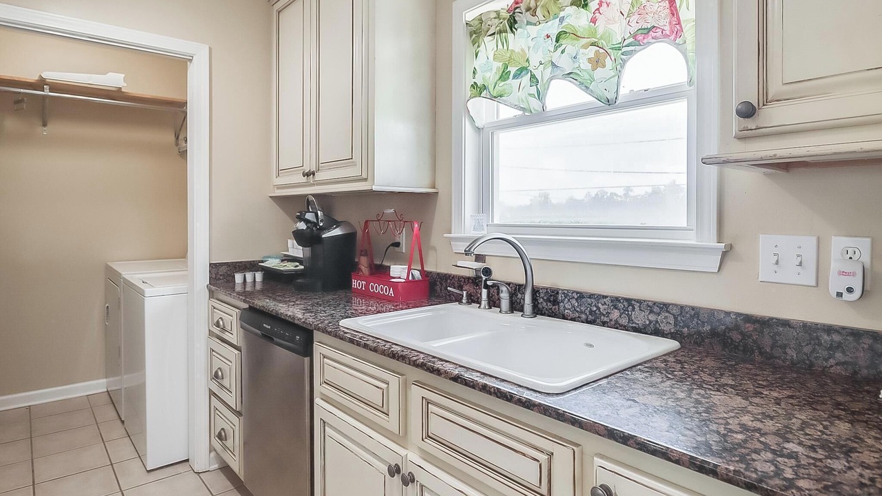 Photo of Kitchen in Shoreline Park
