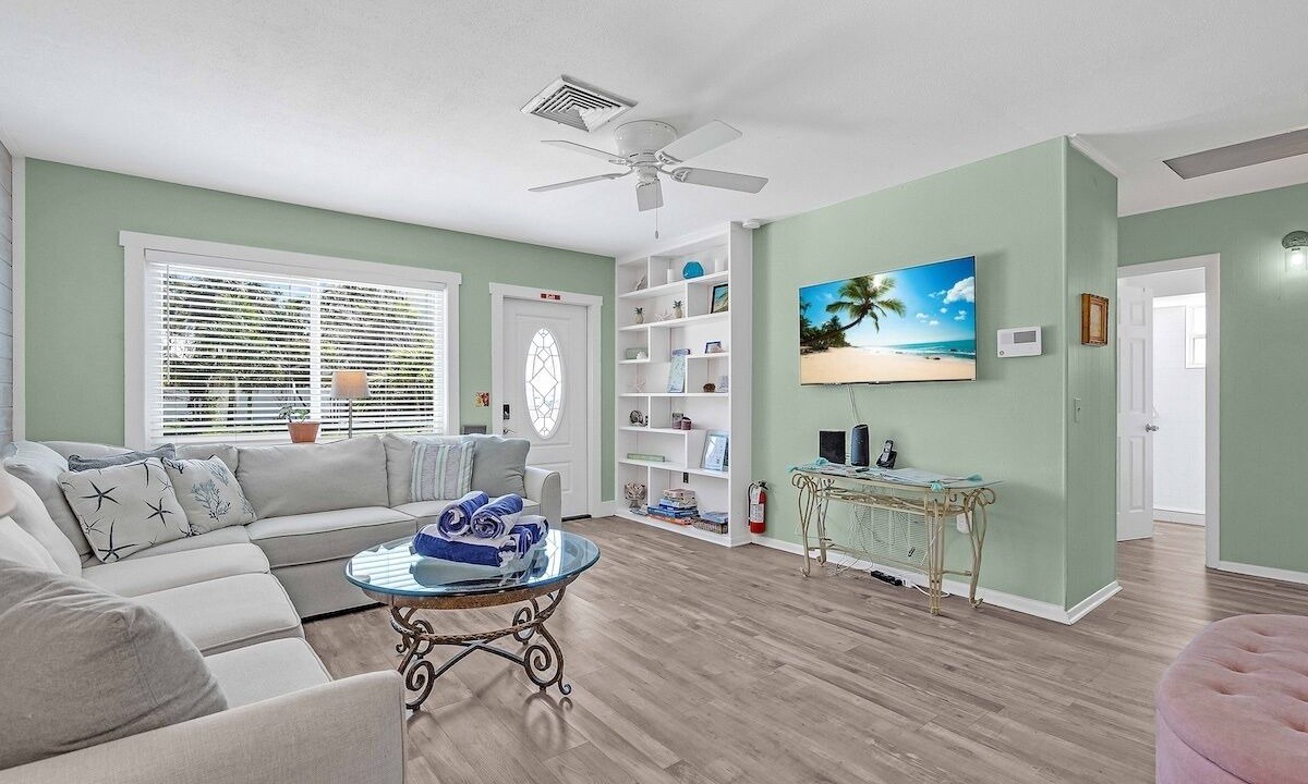 Photo of Livingroom in Holmes Beach